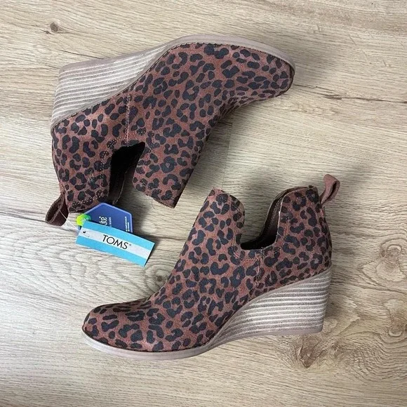 NWT TOMS Dark Ember Leopard Print OrthoLite Wedge Cutout Ankle Boots Size 8 - Picture 3 of 6